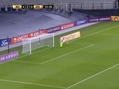 Ojo Armani: las insólitas imágenes de Enzo Pérez como arquero de River