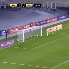 Cuidado, Armani, que te quitan el puesto: las insólitas imágenes de Enzo Pérez como arquero