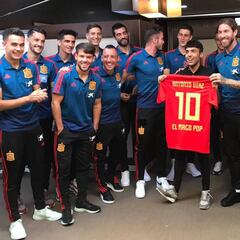 Sergio Ramos celebra su récord
Con el Mago Pop