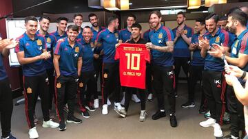Sergio Ramos celebra su récord
Con el Mago Pop