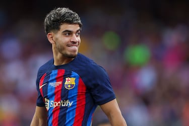 Vistió la camiseta del Barcelona y su filial desde 2021 hasta 2022. Jugó con el Osasuna la temporada 2022-23.