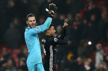 El gran partido de la jornada 15 en la Premier League enfrentó, de nueva cuenta, a Arsene Wegner con José Mourinho. Arsenal vs. Manchester United en el Emirates Stadium. Y el resultado no fue distinto a la historia entre ambos: el portugués derrotó al francés 1-3 con doblete de Lingard y un gol más de Valencia; Lacazette hizo el de la honra para los ‘Gunners’. Fue un partidazo de toma y daca en el que la figura fue el guardameta español de los ‘Red Devils’, David De Gea, quien atajó ocho ocasiones claras de los londinenses.