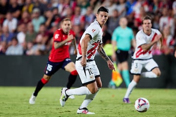 James Rodríguez en acción durante su debut en el estadio de Vallecas.