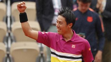 Nishikori celebra su triunfo ante Paire en Roland Garros.