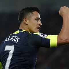 Alexis celebra con un gol su partido 100 en Premier League
