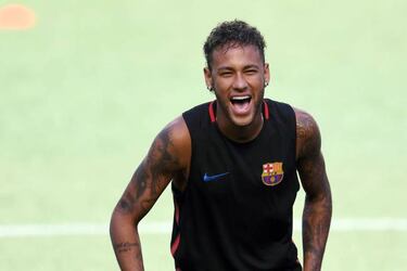 Barça stars swing Neymar towards staying