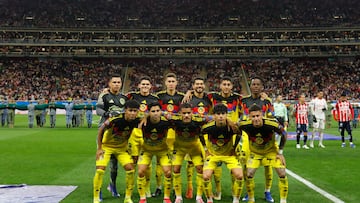 AME5367. GUADALAJARA (MÉXICO), 14/02/2026.- Jugadores de América forman este sábado, previo a un partido de la Liga MX entre Guadalajara y América disputado en el Estadio Akron, en Guadalajara (México). EFE/ Francisco Guasco