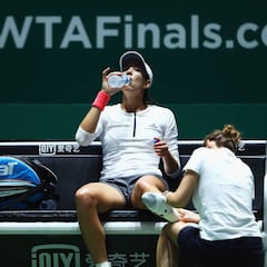 Muguruza aplaza la exhibición ante Sharapova por el tobillo