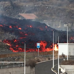 El cono principal del volcán en La Palma se desborda