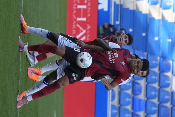 Rubén Díez retrata el buen momento del Ceuta ante un Mirandés con Eto’o al rescate