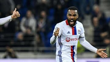 Lyon's French forward Alexandre Lacazette celebrates after scoring a goal during the UEFA Europa League semi-final football match between Olympique Lyonnais (OL) and Ajax Amsterdam, on May 11, 2017 at the Parc Olympique Lyonnais stadium in Décines-Charpieu near Lyon, southeastern France. / AFP PHOTO / JEFF PACHOUD
PUBLICADA 02/06/17 NA MA20 1COL