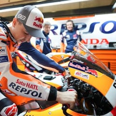 El padre de Lorenzo: "Creo que está claro, seguirá en Honda"