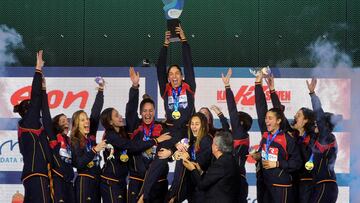 La Selección femenina con el título europeo.