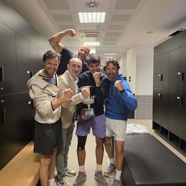 El equipo del tenista español celebrando el Masters 1.000 de Roma tras vencer en la final al tenista italiano, Jannik Sinner.