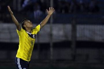 El jugador de Colombia Andrés Tello festeja una anotación ante Brasil en partido del hexagonal final del Campeonato Sudamericano Sub'20 que se disputa en el estadio Centenario de Montevideo (Uruguay).