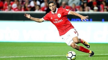 El mexicano del Benfica de Portugal reveló a Claro que hubo acercamiento del presidente deportivo, Santiago Baños, para volver a Coapa; los lusitanos negaron el préstamo al considerarlo pieza clave.