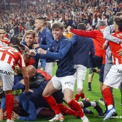 Un error de Poussin permite al Sporting salvar un punto en El Molinón