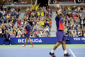 El primer set fue apretado antes del quiebre de los colombianos ante sus rivales en el noveno juego cuando servía el argentino Zeballos. En el turno de Farah en el servicio, los colombianos consiguieron llevarse la manga. 