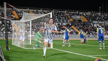 David Concha celebrando el gol que anotó ante el real Unión en El Vivero.