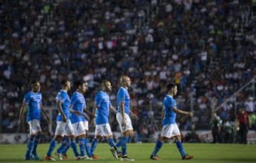 Cruz Azul fue derrotado en su casa y el desencantó reinó en el estadio y toda su afición cementera.