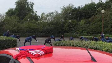 Mourinho se lleva al United a entrenar a un parking