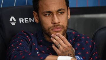 (FILES) In this file photo taken on April 21, 2019 Paris Saint-Germain&#039;s Brazilian forward Neymar looks on during the French L1 football match between Paris Saint-Germain (PSG) and Monaco (ASM) at the Parc des Princes stadium in Paris. - Neymar faile