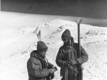 En 1968, form¨® parte de la primera expedici¨®n espa?ola que viaj¨® a Rusia para subir el monte Elbrus, la monta?a m¨¢s alta de Europa (5.642 metros), y en 1971 hizo lo propio en Alaska con el monte McKinley, la cima de Norteam¨¦rica (6.194 metros).