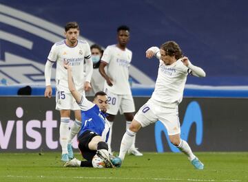 Gonzalo Escalante y Luka Modric.