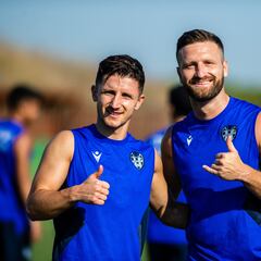 Bardhi se pone a las órdenes de Nafti con su futuro en el aire