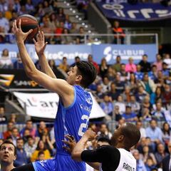 El Madrid aprieta y se pone líder con Causeur desatado