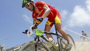 José Antonio Hermida sale con aire retro y ganas de debutante