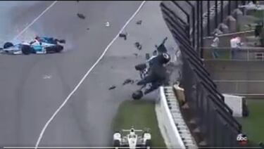 Accidente bestial en la Indy: ?el coche se parti¨® por la mitad!