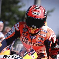 Márquez arranca segundo su difícil asalto nipón al título