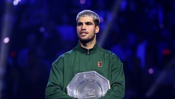 Tennis - ATP Finals - Turin - Palasport Olimpico, Turin, Italy - November 16, 2025 Spain's Carlos Alcaraz with the runners up trophy after losing the final against Italy's Jannik Sinner REUTERS/Guglielmo Mangiapane