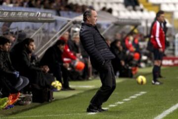 El entrenador de la UD Almería Juan Ignacio Martínez durante el partido de la decimoséptima jornada de Liga en Primera División que Málaga y Almería disputan esta noche en el estadio de La Rosaleda