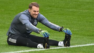 Germany's goalkeeper Manuel Neuer takes part in a training sesion at the Merkur Spiel Arena in Duesseldorf on March 23, 2021 ahead of the FIFA World Cup Qatar 2022 qualification football match Germany v Iceland. (Photo by Ina Fassbender / AFP)