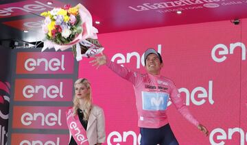 Carapaz, maglia rosa.