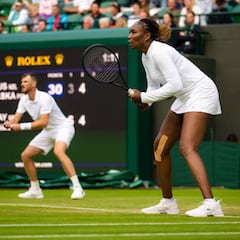 Venus Williams “inspired by Serena” in doubles return win