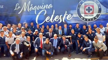 Bendicen al Cruz Azul en la presentaci&oacute;n de su cami&oacute;n