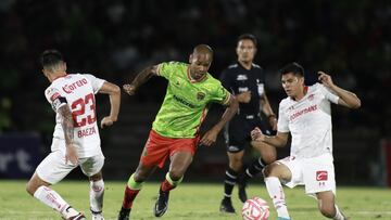 (L-R), Claudio Baeza of Toluca and Diego Rolan of Juarez during the game FC Juarez vs Toluca, corresponding Round 06 the Torneo Apertura 2022 of the Liga BBVA MX at Olimpico Benito Juarez Stadium, on July 29, 2022.

<br><br>

(I-D), Claudio Baeza de Toluca y Diego Rolan de Juarez durante el partido FC Juarez vs Toluca, correspondiente a la Jornada 06 del Torneo Apertura 2022 de la Liga BBVA MX en el Estadio Olimpico Benito Juarez el 29 de julio de 2022.