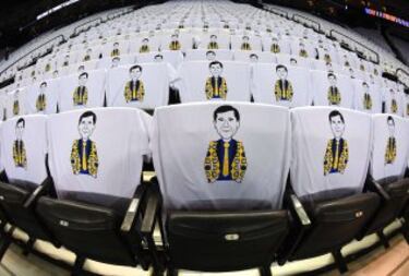 En una noche en la que se homenajeó a Craig Sager, el mítico periodista que lucha contra un cáncer, los Spurs arrasaron liderados por Kawhi y LaMarcus Aldridge y arruinaron el estreno de Kevin Durant con los Warriors.