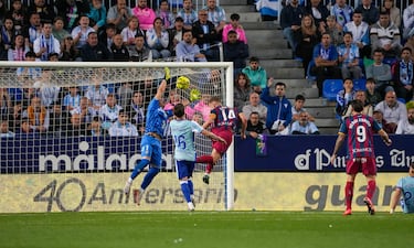 No atraviesa un buen momento el Huesca. Ante el Málaga, este fin de semana, volvió a perder y acumula ya cuatro encuentros sin ganar. Pulido, como nota positiva, volvió a ver puerta; y acumula tres goles este curso.
 