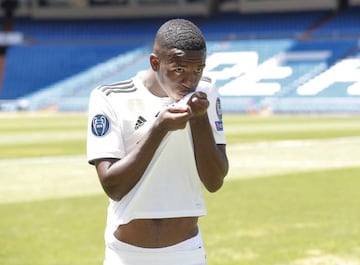Vinicius kisses the Real Madrid badge at his unveiling on Friday.