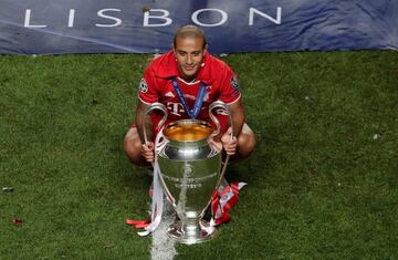 Campe¨®n de la Champions 2019 con el Bayern de M¨²nich antes de marcharse al Liverpool. Venci¨® en la final 1-0 al PSG.
