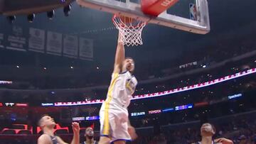 "¿Quién dice que solo lanza?" El mate de Klay directo al Top5 NBA