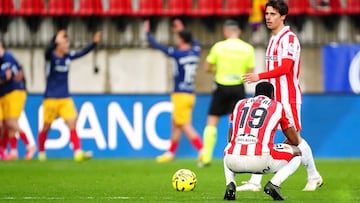 09-03-26. OTERO Y GASPAR LAMENTAN EL GOL DEL ANDORRA EN LOS MINUTOS FINALES DEL PARTIDO.