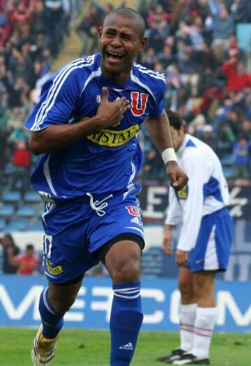 Herly Alcázar también estuvo seis meses en Universidad de Chile. Apertura 2006 fue su torneo. Salió al final de ese torneo y hoy juega en la Universidad Autónoma del Caribe.