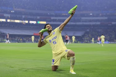 Para Misael Espinoza, Henry Martin faltó al respeto a su nivel de figura de la Liga MX