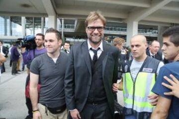 El conjunto alem&aacute;n de J&uuml;rgen Klopp aterriz&oacute; en M&aacute;laga, arropados por multitud de hinchas, para disputar la ida de cuartos de final de la Champions League.