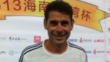 Hierro recogió el trofeo.